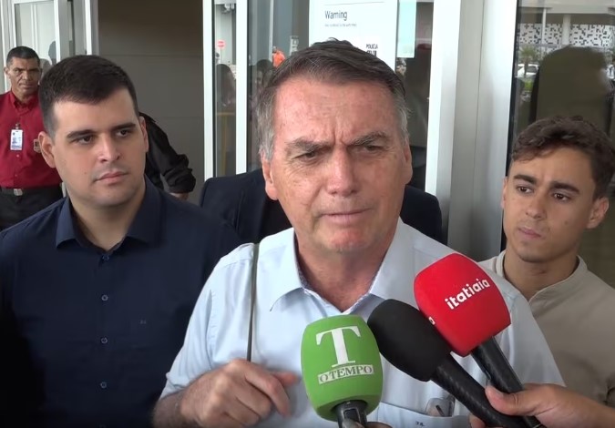 Bolsonaro Chega A Bh Lula Faz Live Para Passarinhos Eu Para Multid Es