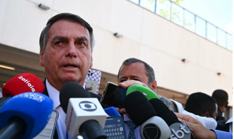 Urgente Bolsonaro já deixou a sede polícia federal Ex presidente