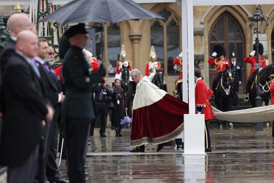 Charles III é Coroado Rei Do Reino Unido