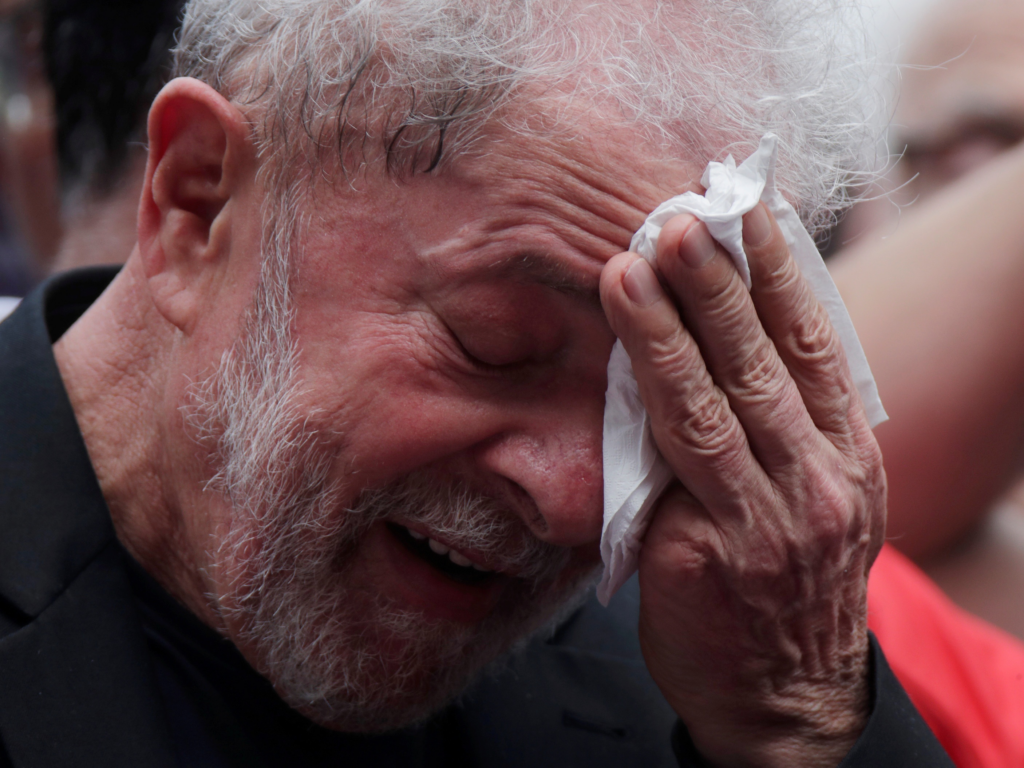 Gemendo De Dores Lula Cancela Viagens Devido As Crises Agudas No