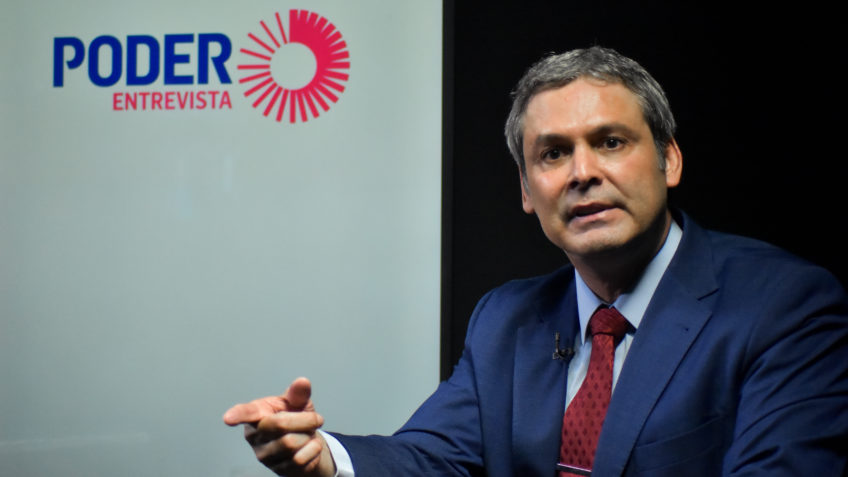 O deputado Lindbergh Farias (PT-RJ) concedeu entrevista à repórter do Poder360 Mariana Haubert em 14 de dezembro de 2023, no estúdio do jornal digital, em Brasília