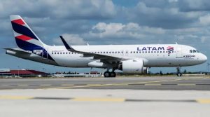 Relatório aponta que voo da Latam sofreu queda repentina após situação inusitada; entenda