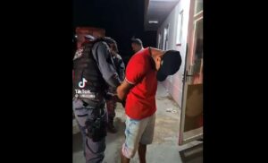 Absurdo: Polícia Militar leva homem preso por tentativa de homicídio mas libera acusado por falta de agente da Polícia Civil para receber infrator; VEJA VÍDEO