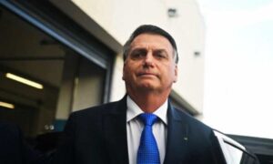 Bolsonaro defende desoneração e diz que área de saúde não foi incluída “devido à troca de gestão”