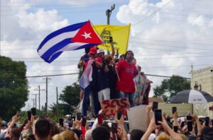 Cubanos são condenados a 15 anos de prisão por protestos: “propaganda inimiga e sabotagem”