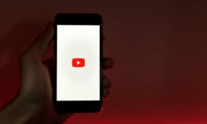PCO diz que YouTube excluiu seus vídeos e desmonetizou canais