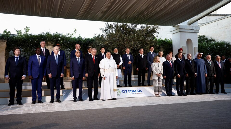 Milei e Lula evitam reunião no G7 e aparecem em lados opostos na foto