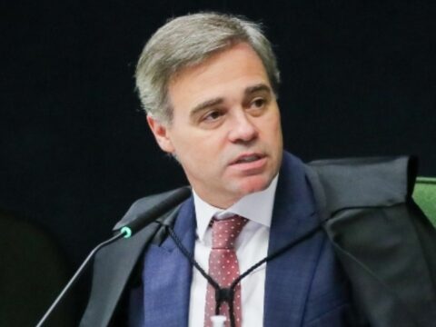 Mendonça substitui Moraes e assume como titular do TSE
