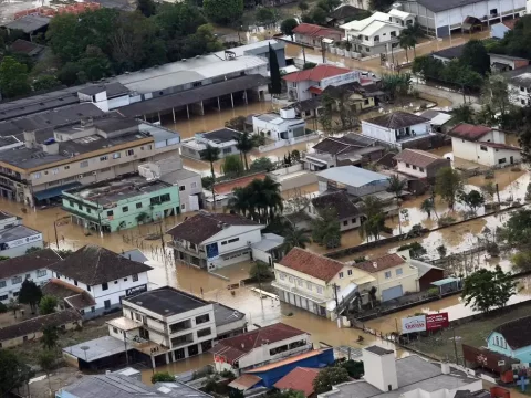 Governo Lula bloqueou recursos para prevenção de desastres em Santa Catarina, diz jornal 1
