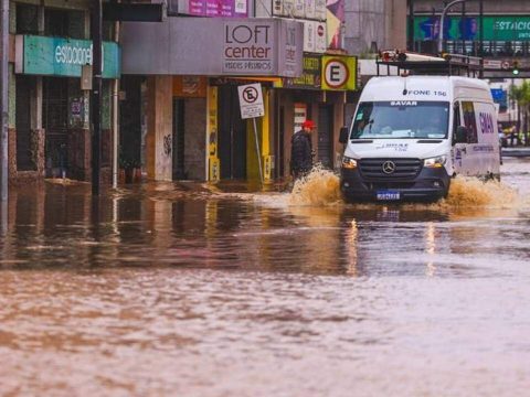 7536a3bd-inundacao-extrema-atinge-ruas-do-centro-de-porto-alegre-foto-giulian-serafim-pmpa-1.jpg