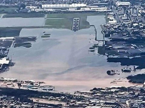 9df8f323-aeroporto-salgado-filho-foi-tomado-pelas-aguas-das-enchentes-de-porto-alegre-foto-reproducao-aeroin-1.jpg