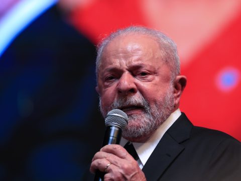 Governo Lula cancela 2,8 milhões de pessoas do Bolsa Família