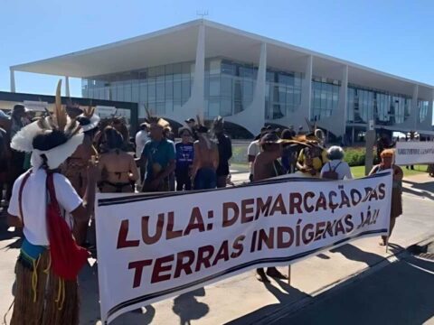 indigenas-protestam-contra-lula-1000x600.jpg